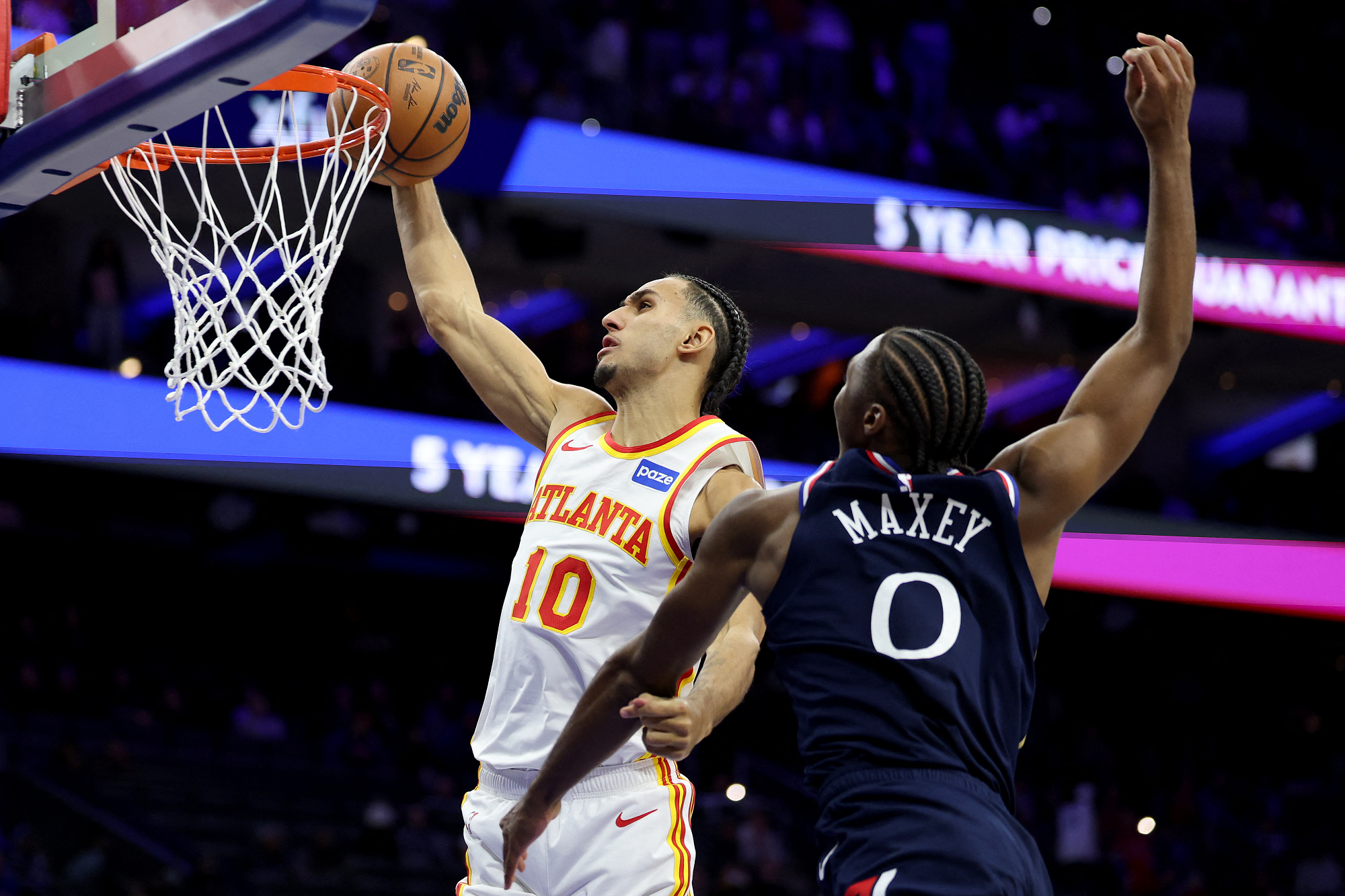 هوكس يفسد عودة إمبيد